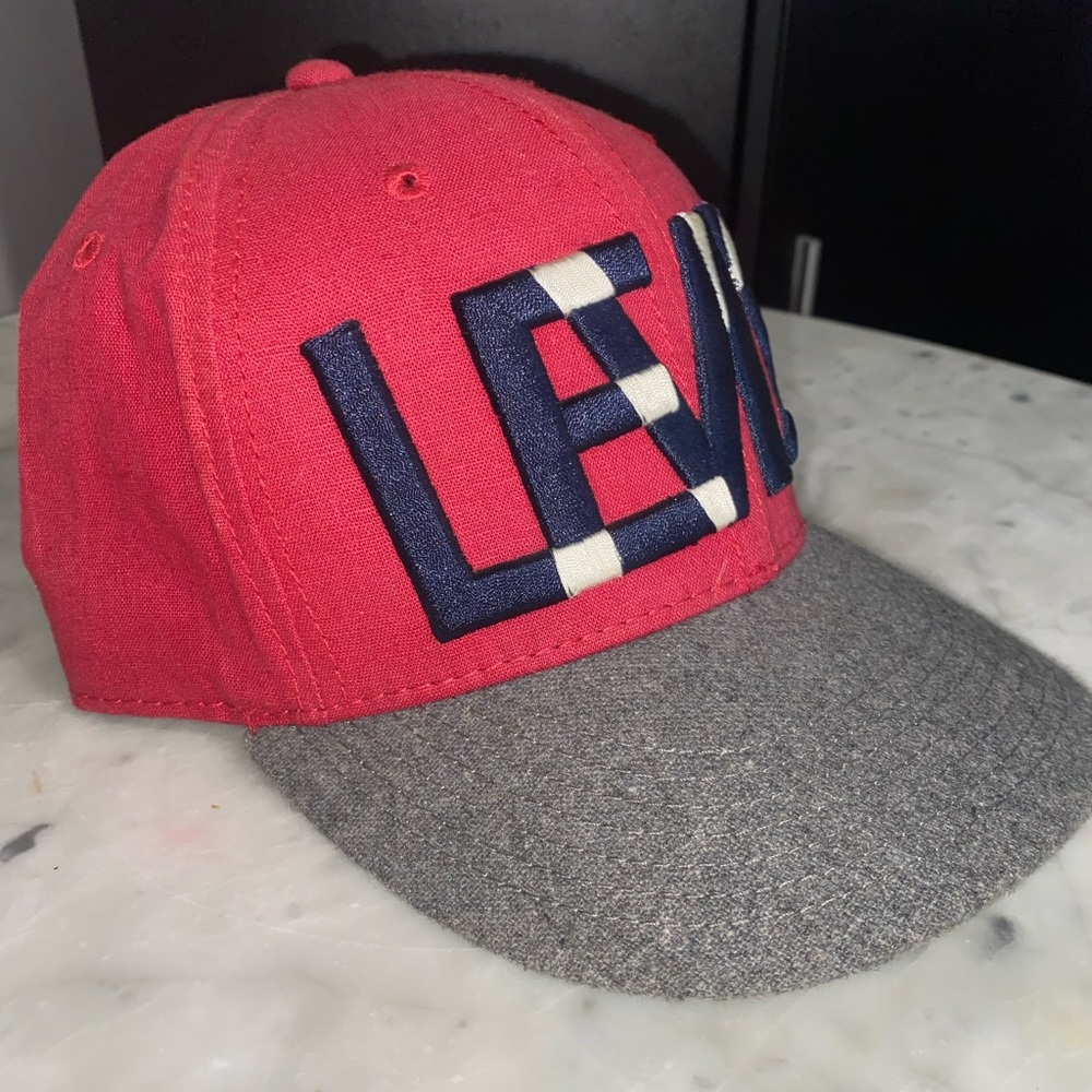 Levi’s SnapBack Red - Picture 2 of 3